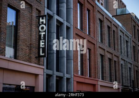 London, Großbritannien: Details zum Ruby Lucy Hotel in Lower Marsh, einer Straße mit vielen Restaurants und Bars in der Nähe der Waterloo Station in London. Stockfoto