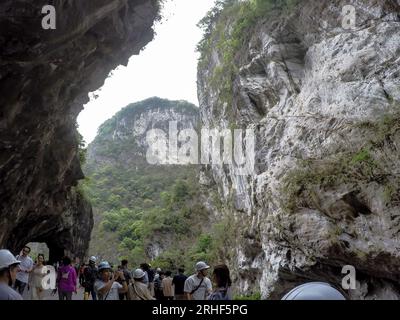 Touristen besuchen den Taroko Gorge National Park, den atemberaubendsten Blick auf die Natur in Xiulin, Hualien, Taiwan Stockfoto