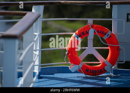 VELSEN-NORTH - 16.08.2023, das Seekreuzfahrtschiff Ocean Majesty am VOB-Kai. Die Ocean Majesty ist für die vorübergehende Unterbringung von bis zu 300 Flüchtlingen und Statusinhabern in der IJmond-Region bestimmt, die auf ein Zuhause warten. ANP JEROEN JUMELET niederlande raus - belgien raus Stockfoto