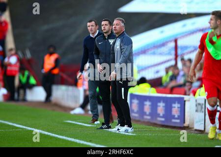 Oakwell Stadium, Barnsley, England - 15. August 2023 Darren Ferguson Manager von Peterborough United - während des Spiels Barnsley gegen Peterborough United, Sky Bet League One, 2023/24, Oakwell Stadium, Barnsley, England - 15. August 2023 Guthaben: Arthur Haigh/WhiteRosePhotos/Alamy Live News Stockfoto