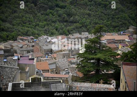 Panoramablick auf Calascibetta, Mitglied von ' I Borghi più belli d'Italia', eines der schönsten Dörfer Italiens in der Provinz Enna auf Sizilien. Stockfoto