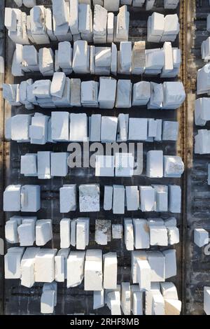 Luftbilddokumentation einer Marmorsteinlagerung in Carrara Stockfoto