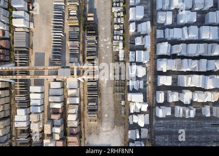 Luftbilddokumentation einer Marmorsteinlagerung in Carrara Stockfoto