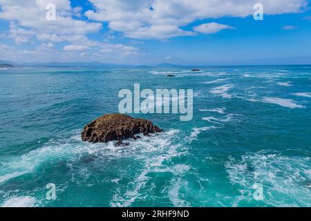 Coastal Rocks in der Nähe des Strandes in Biarritz, Baskenland. Frankreich Stockfoto