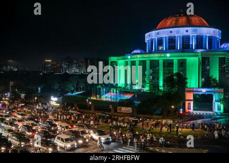 15. August 2023 Navi Mumbai Municipal Corporation Hauptsitz in dreifarbigen Lichtern in Navi Mumbai anlässlich des 77. Unabhängigkeitstages Stockfoto