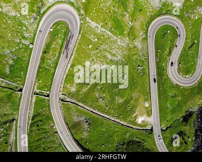 Luftbild von Haarnadelkurven Stockfoto