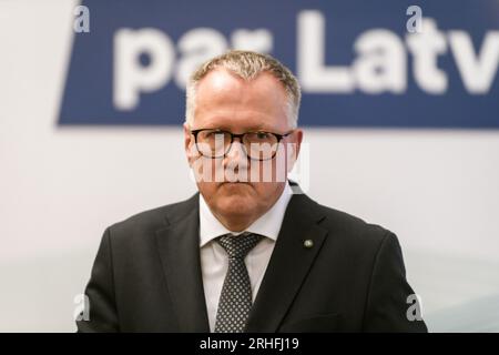 RIGA, Lettland. 16. Aug. 2023. Arvils Aseradens, Finanzminister Lettlands. Evika Silina, Sozialministerin, hat als neue Kandidatin für die politische Partei Neue Einheit angekündigt. Kredit: Gints Ivuskans/Alamy Live News Stockfoto