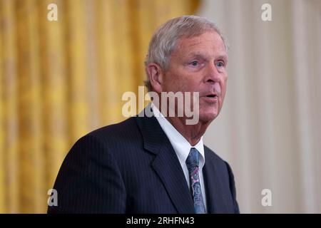 Washington, Usa. 16. Aug. 2023. Minister für Landwirtschaft, Ministerium Tom Vilsack, äußert sich zum Jahrestag des Inflationsreduktionsgesetzes im Weißen Haus in Washington, DC, am 16. August 2023. Kredit: Chris Kleponis/Pool über CNP Kredit: Abaca Press/Alamy Live News Stockfoto