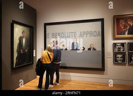 Im Inneren der neu renovierten und wiedereröffneten National Portrait Gallery in London, Großbritannien Stockfoto