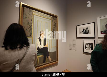 Im Inneren der neu renovierten und wiedereröffneten National Portrait Gallery in London, Großbritannien Stockfoto