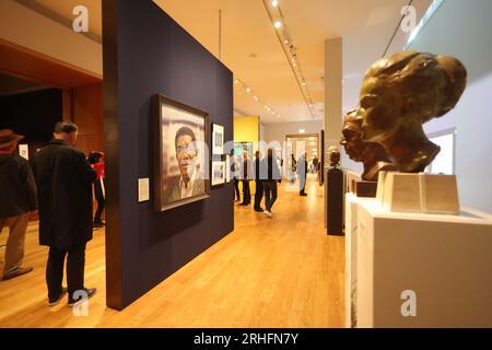 Im Inneren der neu renovierten und wiedereröffneten National Portrait Gallery in London, Großbritannien Stockfoto