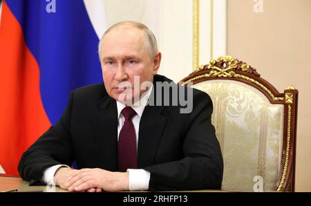 Moskau, Russland. 14. Aug. 2023. Der russische Präsident Wladimir Putin hält am 2023. Internationalen militärisch-technischen Forum der Armee per Video-Link des Kremls am 14. August 2023 in Moskau (Russland) eine Rede. Kredit: Alexander Kazakov/Kreml Pool/Alamy Live News Stockfoto