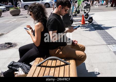 Seattle, USA. 28. Juli 2023. Leute auf der Pike Street beim Markt. Stockfoto