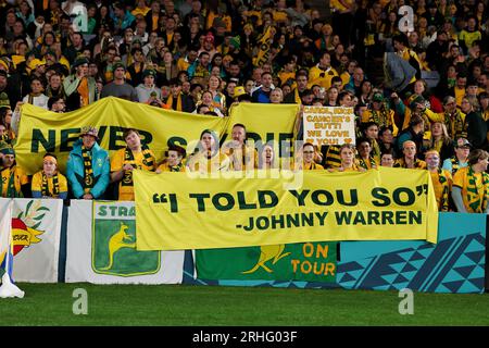 Sydney, Australien, 16. August 2023. Australische Fans beim Halbfinalspiel der Women's World Cup zwischen den Australia Matildas und England im Stadium Australia am 16. August 2023 in Sydney, Australien. Kredit: Damian Briggs/Speed Media/Alamy Live News Stockfoto