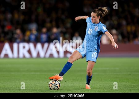 Sydney, Australien, 16. August 2023. Ella Toone aus England kontrolliert den Ball während des Halbfinalspiels der Frauen-Weltmeisterschaft zwischen den Australia Matildas und England am 16. August 2023 im Stadium Australia in Sydney, Australien. Kredit: Damian Briggs/Speed Media/Alamy Live News Stockfoto