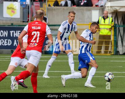 Solitude, Belfast, Nordirland, Vereinigtes Königreich. 19. Juli 2023. UEFA Champions League – Qualifikation in der ersten Runde – Larne gegen HJK Helsinki. HJK Helsinki Fußballspieler Anthony Olusanya (29) Stockfoto