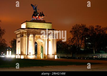 Wellington Arch, auch bekannt als Verfassung Bogen oder (ursprünglich) der Green Park-Bogen ist ein Triumphbogen befindet sich südlich des Hyde Park in Mittel- Stockfoto