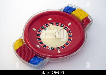 Brettspiel, Roulette, Glücksspiel, Schraubstock, Wetten, Verluste, Gewinne, Unterhaltung, Krankheit, Spielsucht, gefährliches Spielzeug, Roulette-Spiel Stockfoto