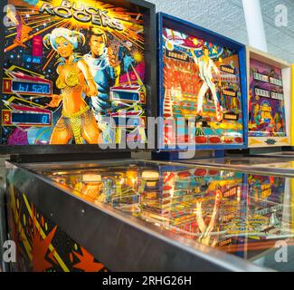 Pinball-Maschinen in einer Arkade in den USA 2023 Stockfoto