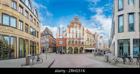 Münster, Deutschland - 5. August 2023: Hausarchitektur auf dem Prinzipal-Markt in Münster. Stockfoto