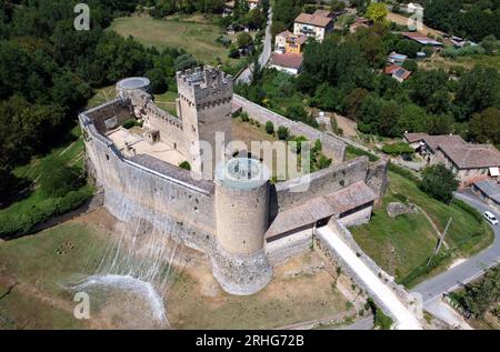 Aus der Vogelperspektive auf die Burg von Staggia, auch Rocca di Staggia genannt. Staggia Senese, Siena, Toskana, Italien Stockfoto