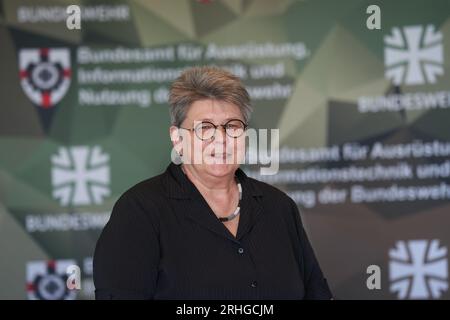 Koblenz, Deutschland. Aug. 2023. Kornelia Annette Lehnigk-Emden, Präsidentin des Bundesamtes für Ausrüstung, Informationstechnik und in-Service-Unterstützung (BAAINBw) in Koblenz, spricht bei einem Termin in Koblenz. Quelle: Thomas Frey/dpa/Alamy Live News Stockfoto