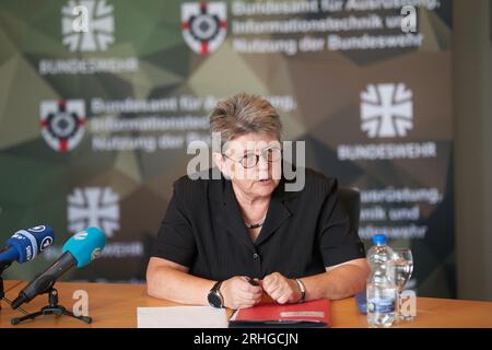 Koblenz, Deutschland. Aug. 2023. Kornelia Annette Lehnigk-Emden, Präsidentin des Bundesamtes für Ausrüstung, Informationstechnik und in-Service-Unterstützung (BAAINBw) in Koblenz, spricht bei einem Termin in Koblenz. Quelle: Thomas Frey/dpa/Alamy Live News Stockfoto