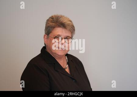 Koblenz, Deutschland. Aug. 2023. Kornelia Annette Lehnigk-Emden, Präsidentin des Bundesamtes für Ausrüstung, Informationstechnik und in-Service-Unterstützung (BAAINBw) in Koblenz, spricht bei einem Termin in Koblenz. Quelle: Thomas Frey/dpa/Alamy Live News Stockfoto