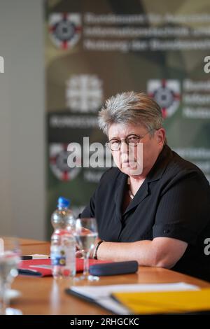 Koblenz, Deutschland. Aug. 2023. Kornelia Annette Lehnigk-Emden, Präsidentin des Bundesamtes für Ausrüstung, Informationstechnik und in-Service-Unterstützung (BAAINBw) in Koblenz, spricht bei einem Termin in Koblenz. Quelle: Thomas Frey/dpa/Alamy Live News Stockfoto