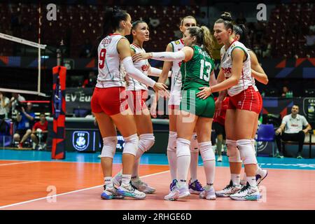 Monza, Italien. Aug. 2023. Bulgarien Spieler, die beim CEV EuroVolley 2023 Frauen Finale Runde Pool B Volleyballspiel zwischen Bulgarien und Kroatien in der Arena di Monza zu sehen waren. Bulgarien 3 - 1 Kroatien(23-25, 25-23, 25-20, 25-18) (Foto: Fabrizio Carabelli/SOPA Images/SIPA USA) Credit: SIPA USA/Alamy Live News Stockfoto