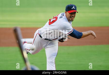 Atlanta, Usa. Aug. 2023. Atlanta Braves Starting Pitcher Charlie Morton wirft am Mittwoch, den 16. August 2023 in Atlanta, Georgia, im ersten Inning gegen die New York Yankees im Truist Park. Foto von Bob Andres/UPI Credit: UPI/Alamy Live News Stockfoto