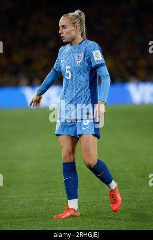 Sydney, Australien. Aug. 2023. Alex Greenwood aus England schaut während des Halbfinalspiels der FIFA Frauen-Weltmeisterschaft Australien und Neuseeland 2023 zwischen Australien und England im Stadion Australien am 16. August 2023 in Sydney, Australien, zu Stockfoto