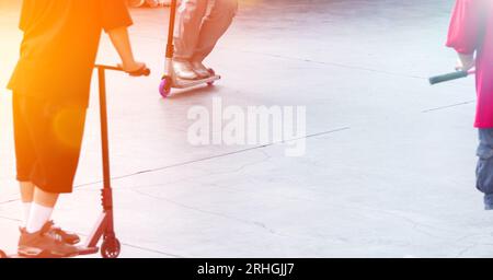 Schwache Aufnahme von Rollern für Kinder. Stockfoto