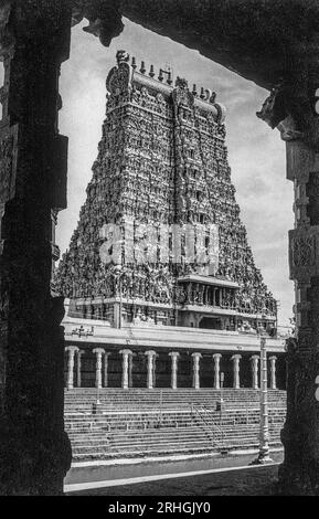 03 28 2013 Vintage Schwarz-weiß-Foto von Gopuram im Südturm Meenakshi Tempel Madurai Tamil Nadu Indien Asien. Stockfoto