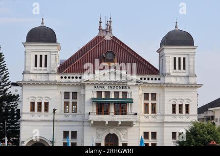 Die Bank Indonesia hat ihren Sitz in Jalan Panembahan Senopati. In der Kolonialzeit hieß dieses Büro de Javasche Bank. In der Nähe von 0 km p Stockfoto