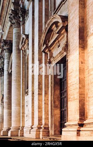 Kirche des Heiligen Ignatius von Loyola in Rom. Fassadendetail. Stockfoto