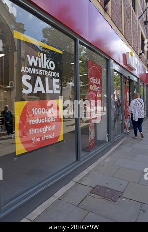 Worcester, Großbritannien, 16. August 2023. Käufer, die zum Verkauf in das Wilko-Geschäft in Worcester gingen, da die Frist für die Angebote zum Kauf des Unternehmens kurz vor der Frist lag. Die Administratoren, Price Waterhouse Cooper, setzten eine Frist bis zum 16. August für alle Angebote zum Kauf des Unternehmens fest. G.P Essex/Alamy Live News Stockfoto