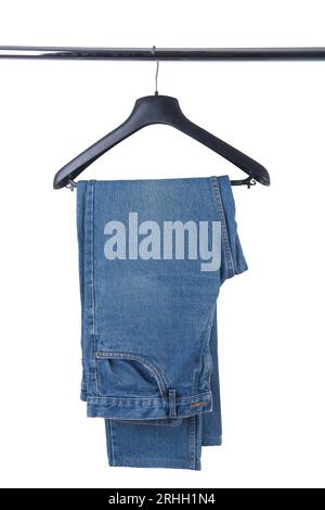 Eine Jeans auf einem Kleiderbügel mit transparentem Hintergrund Stockfoto