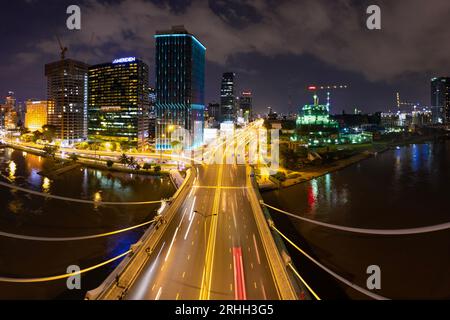 8. Februar 2023: BA Son Bridge verbindet Distrikt 2 und Distrikt 1 von HCMC, Vietnam Stockfoto