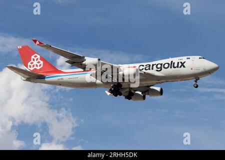 Ein Cargolux Boeing 747-400-Frachter, der von Luxemburg aus landete. Stockfoto