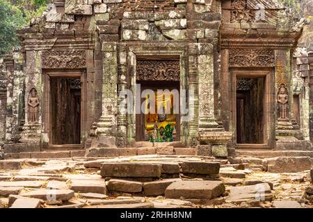 Moderne Buddha-Statue im zentralen Heiligtum des Bergtempel Wat Phu, Provinz Champasak, Laos, Asien | Moderne Buddha-Statuen im Heiligtum der Mehrwertsteuer Stockfoto