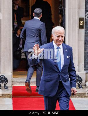 Der Präsident der Vereinigten Staaten Joe Biden besucht die Downing Street, die heute Morgen vom britischen Premierminister Rishi Sunak empfangen wurde. Bild aufgenommen am 10. Juli Stockfoto