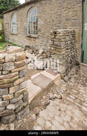 Hochwertige Wandarbeiten mit ausgezeichneter Verarbeitung und aufgeräumter Baustelle. Long Preston ehemalige Jungenschule, August 2023. Stockfoto