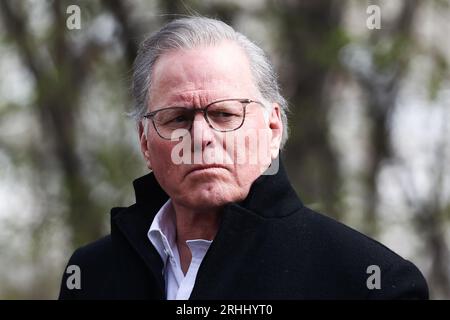 Oswiecim, Polen. April 2023. CEO von Warner Bros. Entdeckung David Zaslav im März der Lebenden im ehemaligen Nazi-deutschen Todeslager Auschwitz-Birkenau Stockfoto