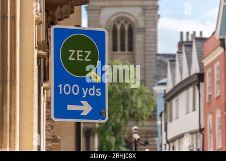 Warnschilder für die Zero Emission Zone (ZEZ) in Oxford Stockfoto