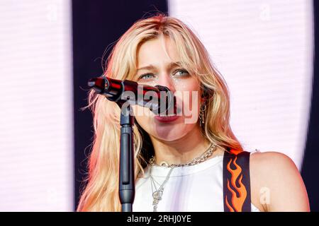 Wir sind Fabuloso, Preston Park, Brighton, East Sussex, Großbritannien. DYLAN (Natasha Woods) tritt bei We Are Fabuloso auf, einem Konzert mit Brighton Pride. August 2023. David Smith/Alamy News Stockfoto