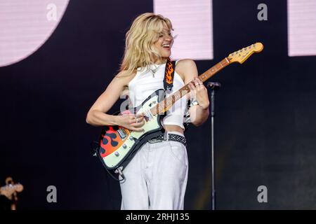 Wir sind Fabuloso, Preston Park, Brighton, East Sussex, Großbritannien. DYLAN (Natasha Woods) tritt bei We Are Fabuloso auf, einem Konzert mit Brighton Pride. August 2023. David Smith/Alamy News Stockfoto