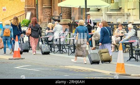 Glasgow, Schottland, Großbritannien. August 2023. Wetter in Großbritannien: Sonnig in der Stadt sahen Einheimische und Touristen auf den Straßen der Stadt. Credit Gerard Ferry/Alamy Live News Stockfoto