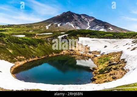 Mount Asiahidake, Daisetsuzan National Park, Blick vom Meoto Pond Stockfoto