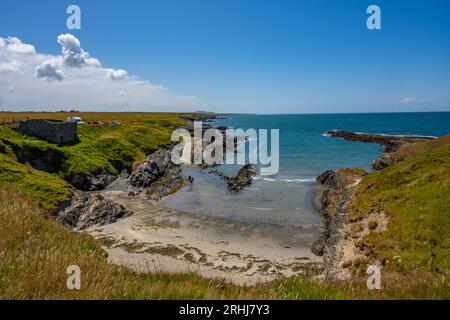 Porth Ysgaden Bay auf der Llyn Peninsula North Wales an einem sonnigen Sommertag. Stockfoto